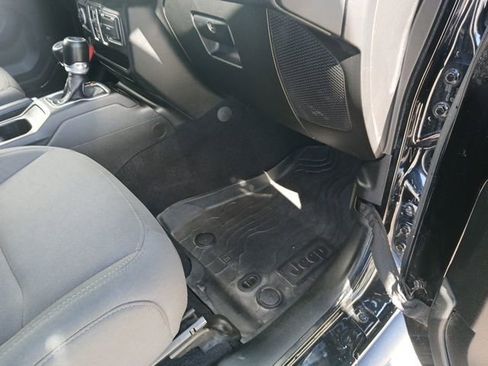 Used 2020 Jeep Wrangler Unlimited Sport S image 24