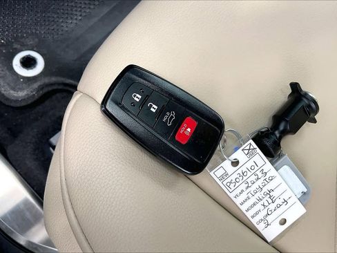 Used 2023 Toyota Highlander XLE FWD image 12