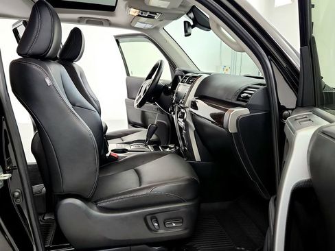 Used 2024 Toyota 4Runner Limited AWD/4WD image 16