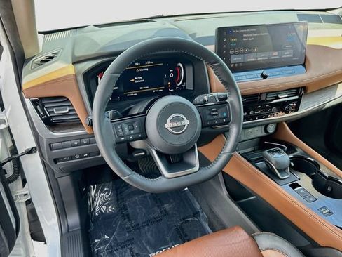 Certified 2024 Nissan Rogue Platinum w/ Platinum Premium Package FWD image 8