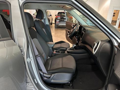 Used 2025 Kia Soul LX w/ LX Technology Package FWD image 35