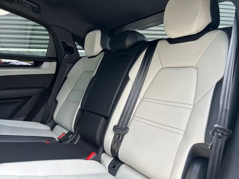 Certified 2025 Porsche Cayenne S AWD/4WD image 21