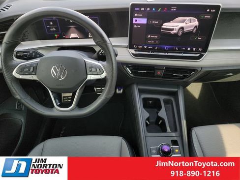 Used 2025 Volkswagen Tiguan SE R-Line AWD/4WD image 26