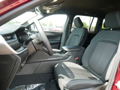 Used 2025 Jeep Grand Cherokee Laredo w/ Luxury Tech Group I AWD/4WD image 34