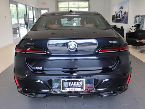 Used 2023 BMW 760i xDrive image 29