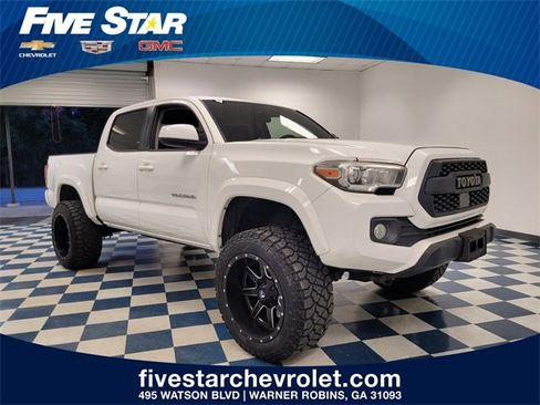 Used 2018 Toyota Tacoma SR5 image 1