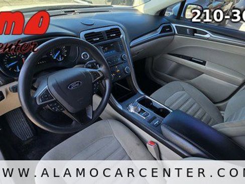 Used 2017 Ford Fusion SE image 36