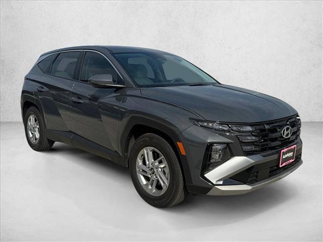 Used 2025 Hyundai Tucson SE FWD image 3