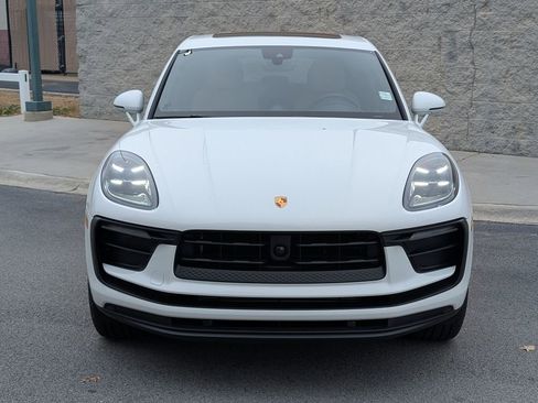 Certified 2025 Porsche Macan AWD/4WD image 10