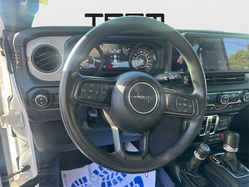 Certified 2024 Jeep Gladiator Sport image 17