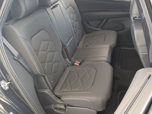 Used 2024 Volkswagen Atlas Cross Sport SE image 20