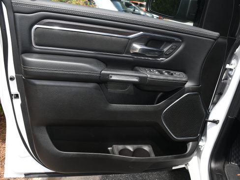 Used 2025 RAM 1500 Laramie AWD/4WD image 8