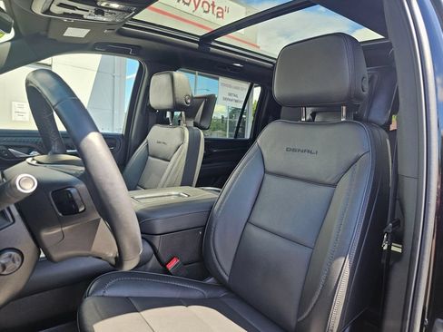 Used 2023 GMC Yukon XL Denali w/ Advanced Technology Package AWD/4WD image 21