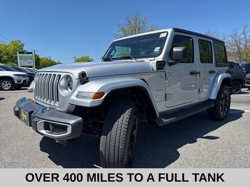 Used 2023 Jeep Wrangler Unlimited Sahara AWD/4WD image 3