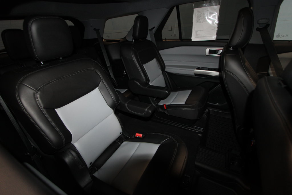 Used 2023 Ford Explorer XLT w/ Equipment Group 202A AWD/4WD image 24