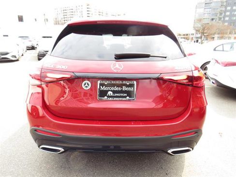 Used 2025 Mercedes-Benz GLC 300 4MATIC image 3