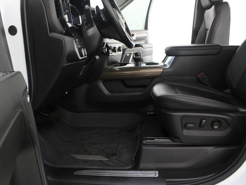 Used 2024 Chevrolet Silverado 1500 RST w/ Redline Edition AWD/4WD image 17