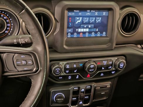 Used 2022 Jeep Gladiator Sport AWD/4WD image 9
