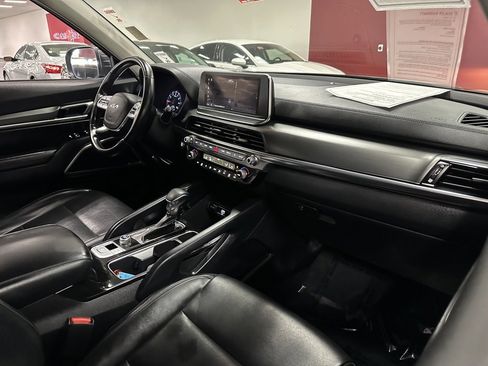 Used 2022 Kia Telluride LX image 32