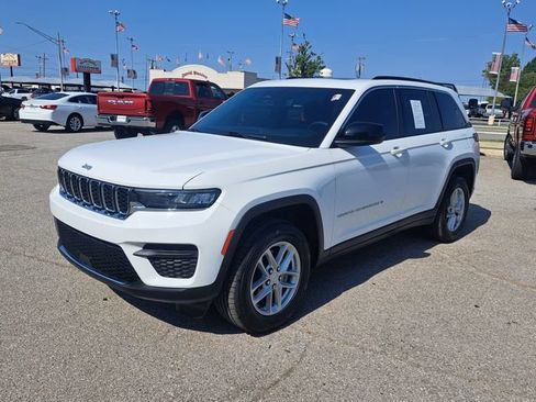 Certified 2024 Jeep Grand Cherokee Laredo X AWD/4WD image 8
