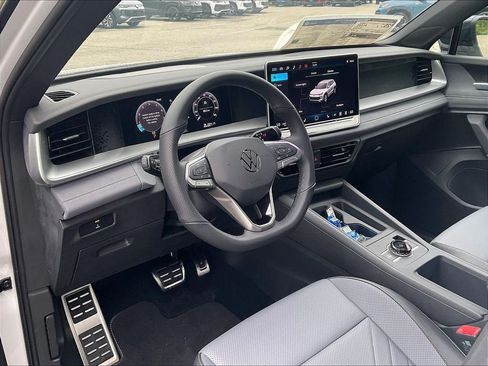 New 2026 Volkswagen Tiguan SE R-Line AWD/4WD image 9