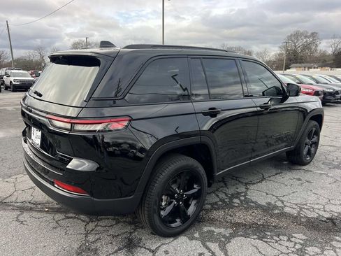 Used 2025 Jeep Grand Cherokee Limited w/ Luxury Tech Group II image 7