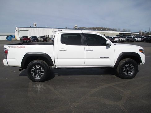 Used 2021 Toyota Tacoma TRD Off-Road w/ TRD Premium Off Road Package image 6