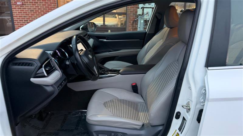 Used 2020 Toyota Camry SE FWD image 23