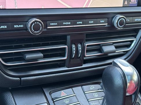 Used 2020 Porsche Macan Base image 26