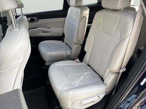 Certified 2022 Kia Sorento EX w/ Panoramic Sunroof Package FWD image 25