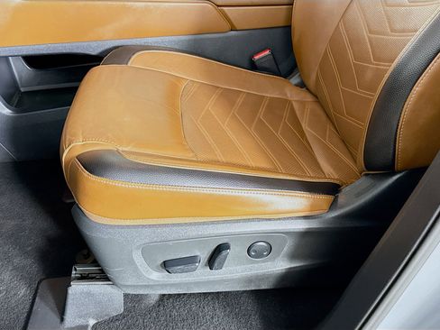 Used 2024 Nissan Pathfinder Platinum image 22