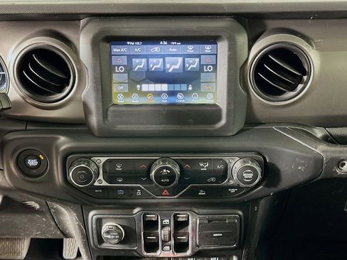 Used 2023 Jeep Wrangler Unlimited image 21