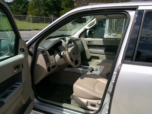 Used 2010 Mercury Mariner Premier image 2
