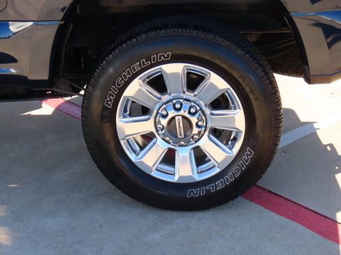 Used 2022 Ford F250 Platinum w/ FX4 Off-Road Package image 17