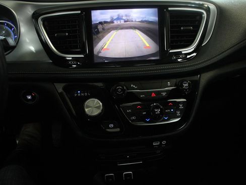 Used 2019 Chrysler Pacifica Limited w/ S Appearance Package image 12