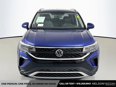 Used 2022 Volkswagen Taos SE AWD/4WD image 2