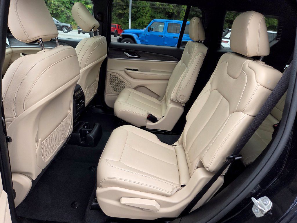 Used 2024 Jeep Grand Cherokee L Limited AWD/4WD image 20