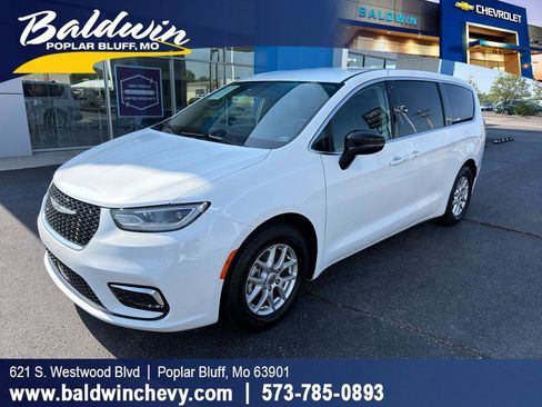 Used 2024 Chrysler Pacifica Touring-L FWD image 1