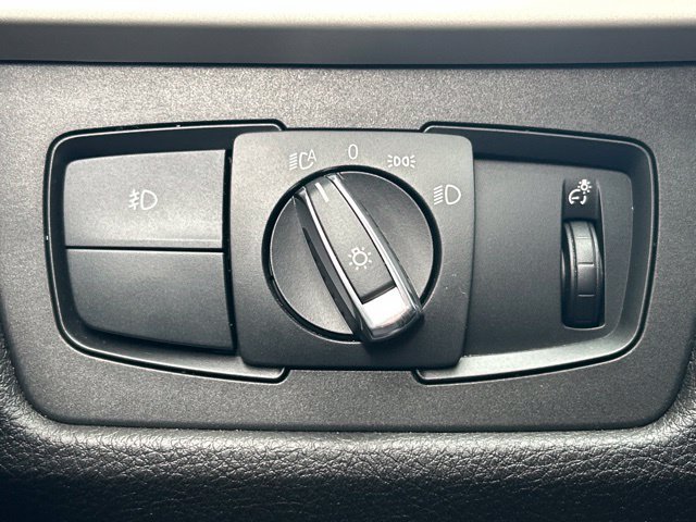 Used 2018 BMW 320i xDrive Sedan AWD/4WD image 57