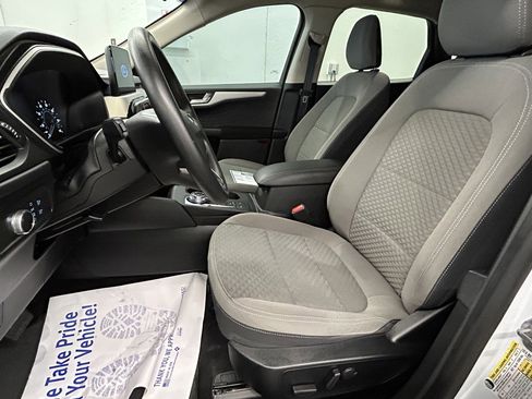 Used 2020 Ford Escape SE image 11