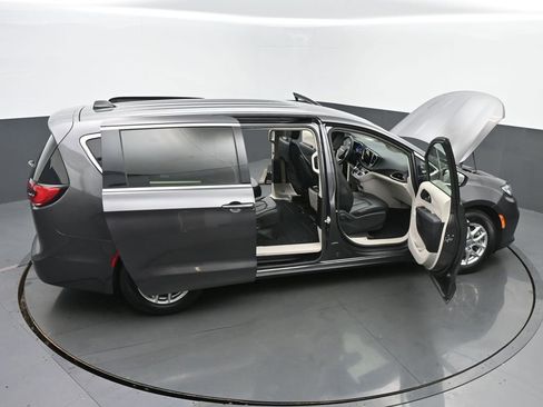 Used 2023 Chrysler Pacifica Touring-L FWD image 63