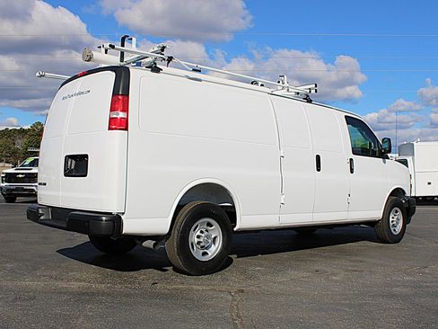 Used 2025 Chevrolet Express 2500 Extended w/ Communications Package image 6