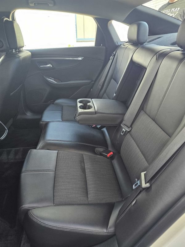 Used 2014 Chevrolet Impala LT w/ Convenience Package FWD image 12