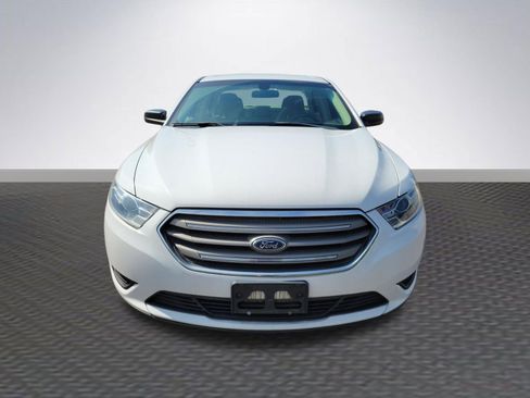 Used 2018 Ford Taurus SE FWD image 2