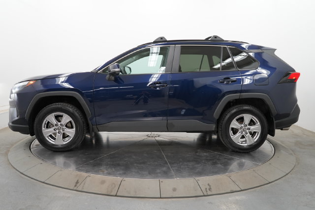 Used 2022 Toyota RAV4 XLE w/ Convenience Package AWD/4WD image 4