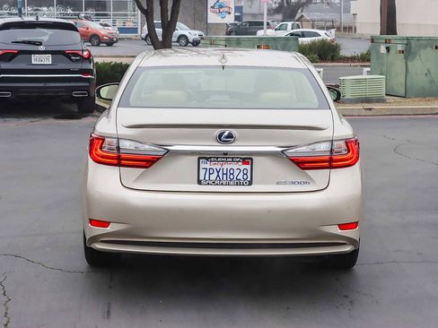 Used 2016 Lexus ES 300h image 3