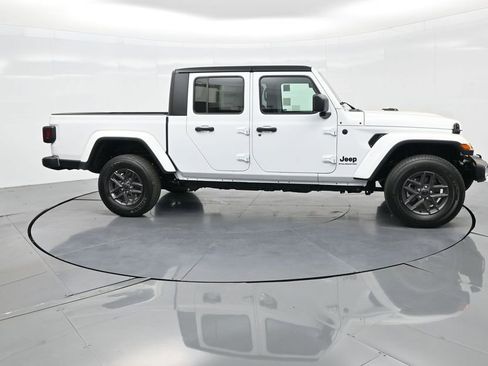 New 2025 Jeep Gladiator Sport image 5