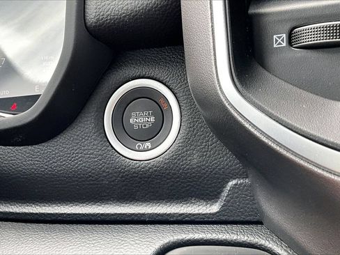 New 2026 RAM 1500 4x4 Crew Cab image 21