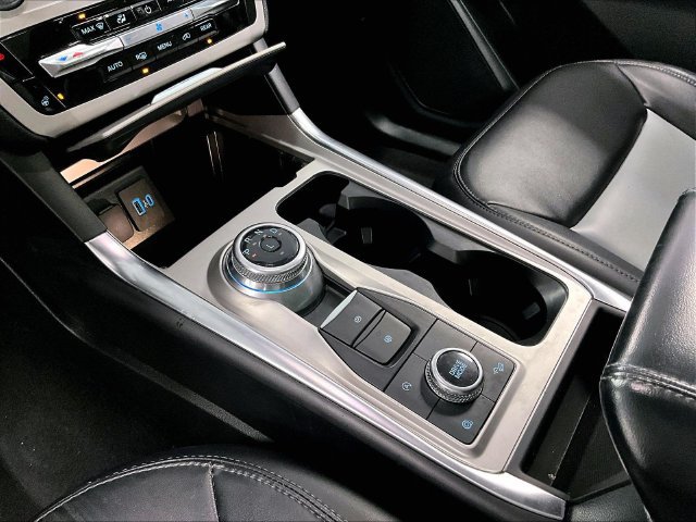Used 2023 Ford Explorer XLT w/ Equipment Group 202A AWD/4WD image 16