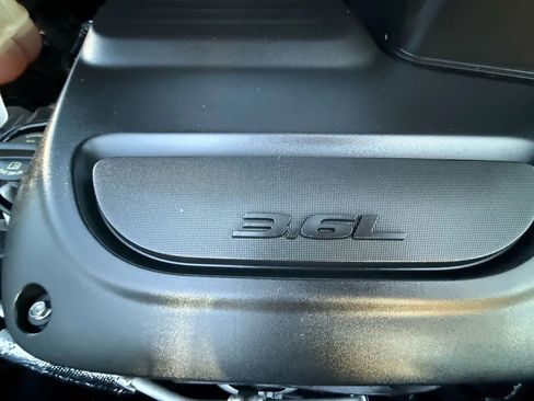 Used 2021 Chrysler Pacifica Touring-L image 35